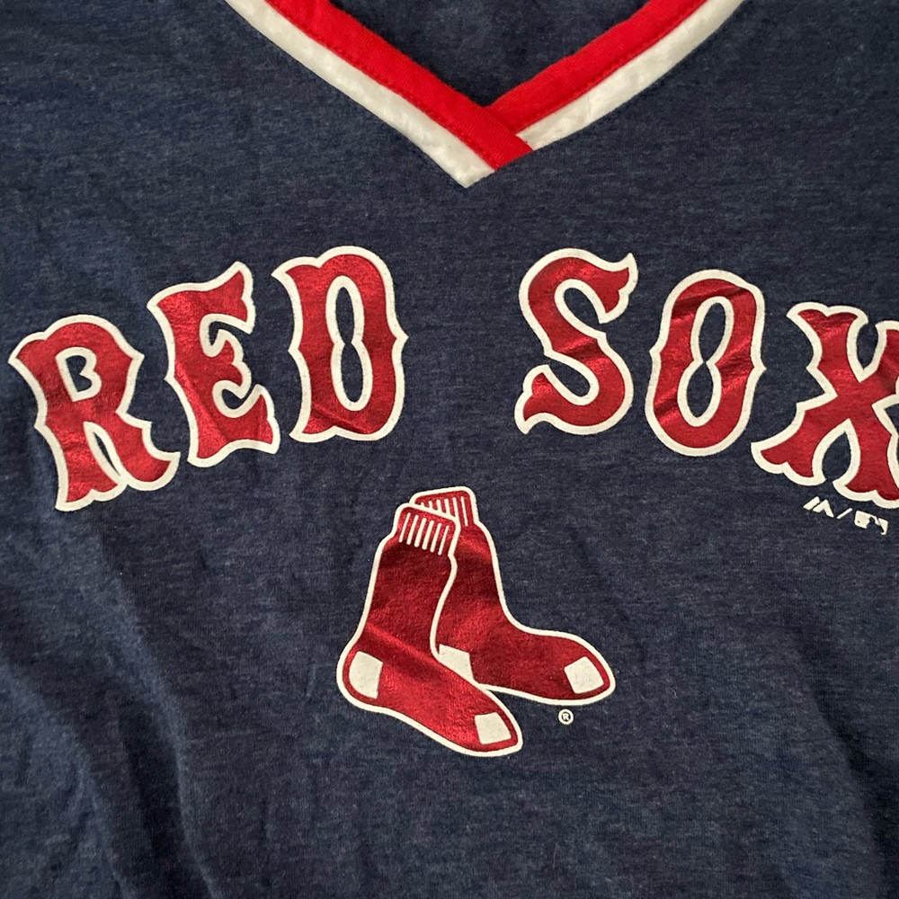 Woman’s XXL Majestic Red Sox V-neck t-shirt